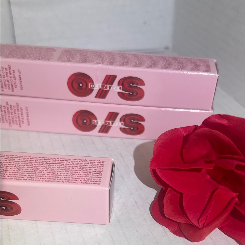 ONE/SIZE Vibrant Pink Lip Balm & Gloss - Picture 3 of 5